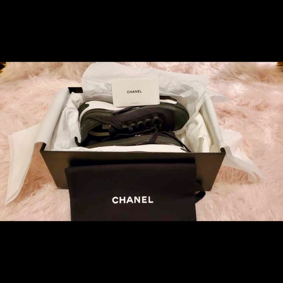 CHANEL Sneakers -  Cruise 2020 Collection - Picture 3 of 12